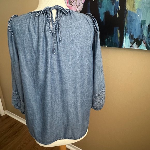 Lauren Conrad Blue Chambray Acid Wash Long Sleeve Ruffle Pullover Size Large - Picture 3 of 10
